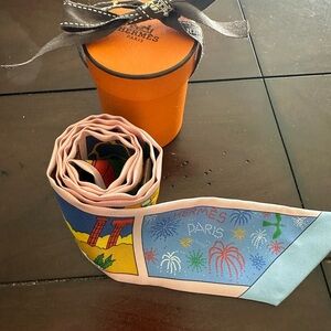NWT Hermès Ladies Silk Bandanna/Twilly Scarf limited edition